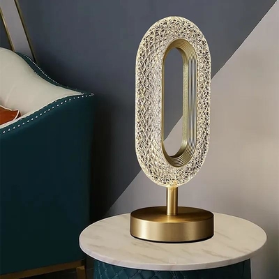 Настольная лампа СИД металла современного золота настольной лампы ухода за больным спальни акриловая