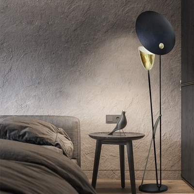 Лампы приведенные стойки пола современного простого декоративного угла окружающие для живущей комнаты