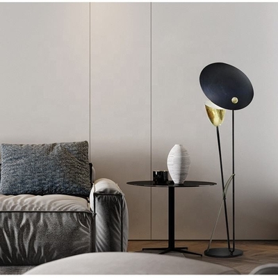 Лампы приведенные стойки пола современного простого декоративного угла окружающие для живущей комнаты